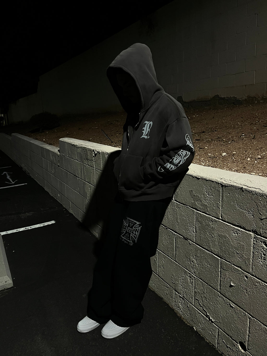 WASHED SCRIPT ZIP UP