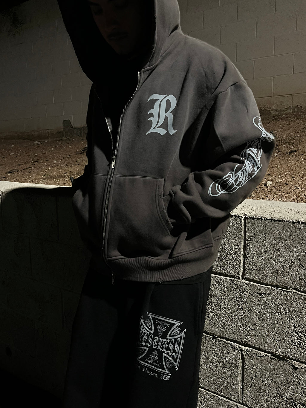 WASHED SCRIPT ZIP UP